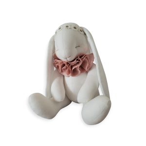 Rabbit cream with powder flowers collar